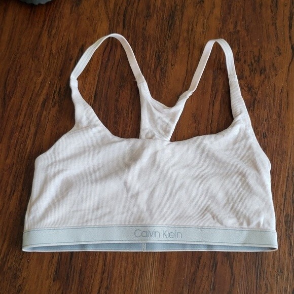 Calvin Klein Pink Unlined Chic Feminine Cozy Casual Trendy Bralette Size Medium - Picture 1 of 3
